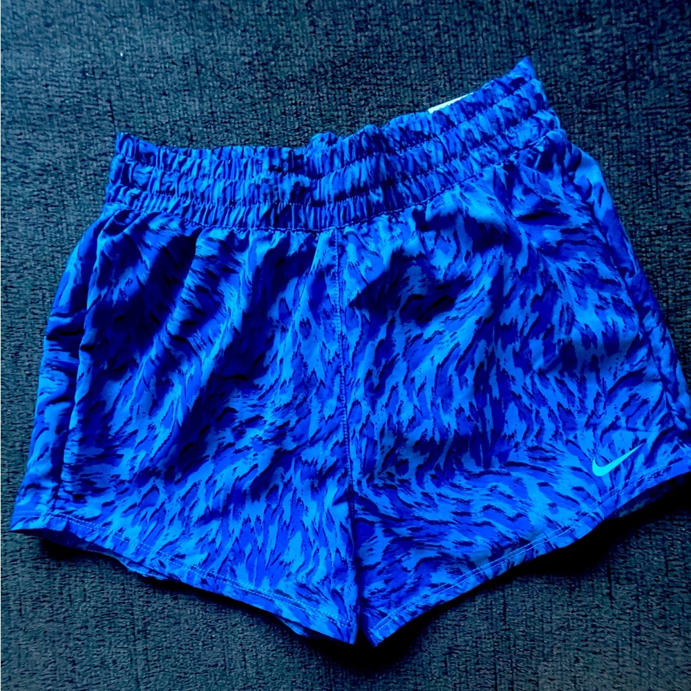 Nike Girls Cheetah Print dry fit shorts size M (NWT)